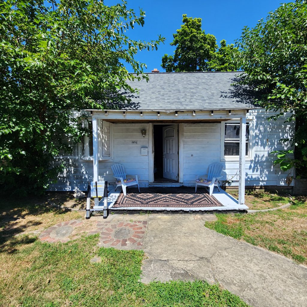 Sell distressed house Pasadena MD – exterior front view